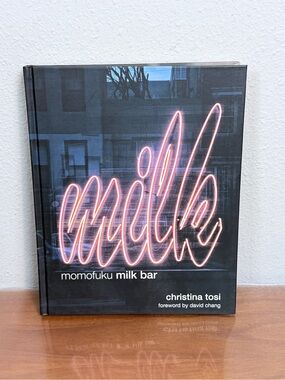 Momofuku Milk Bar Cookbook by Christina Tosi HC 2011